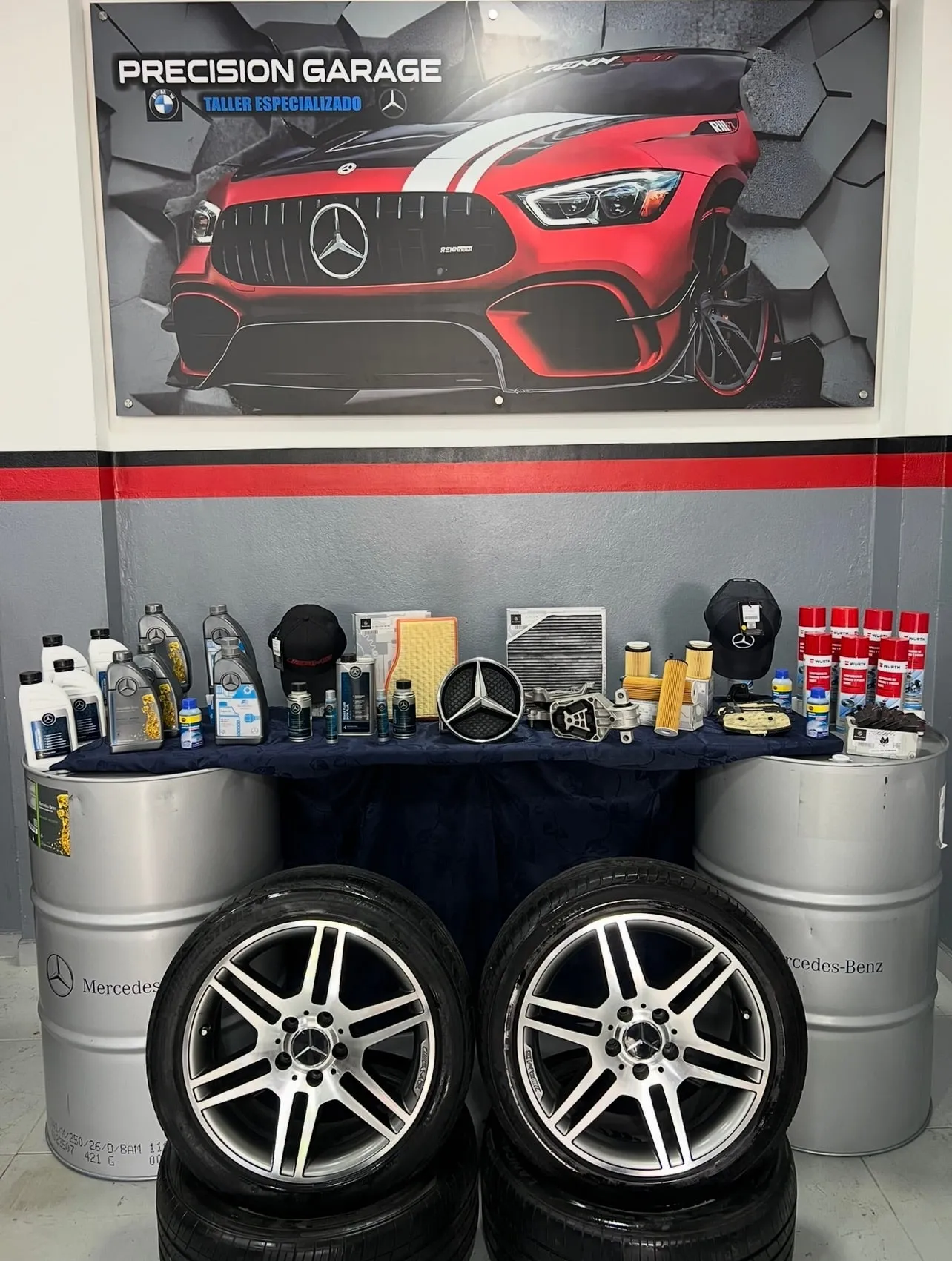 Repuestos, llantas y aceites originales en exhibición
